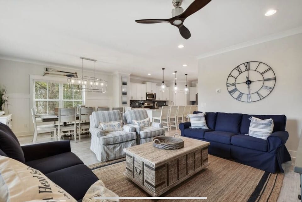 Front room/Family Room