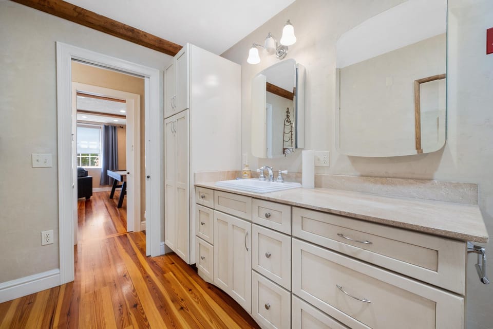 1st floor full bathroom