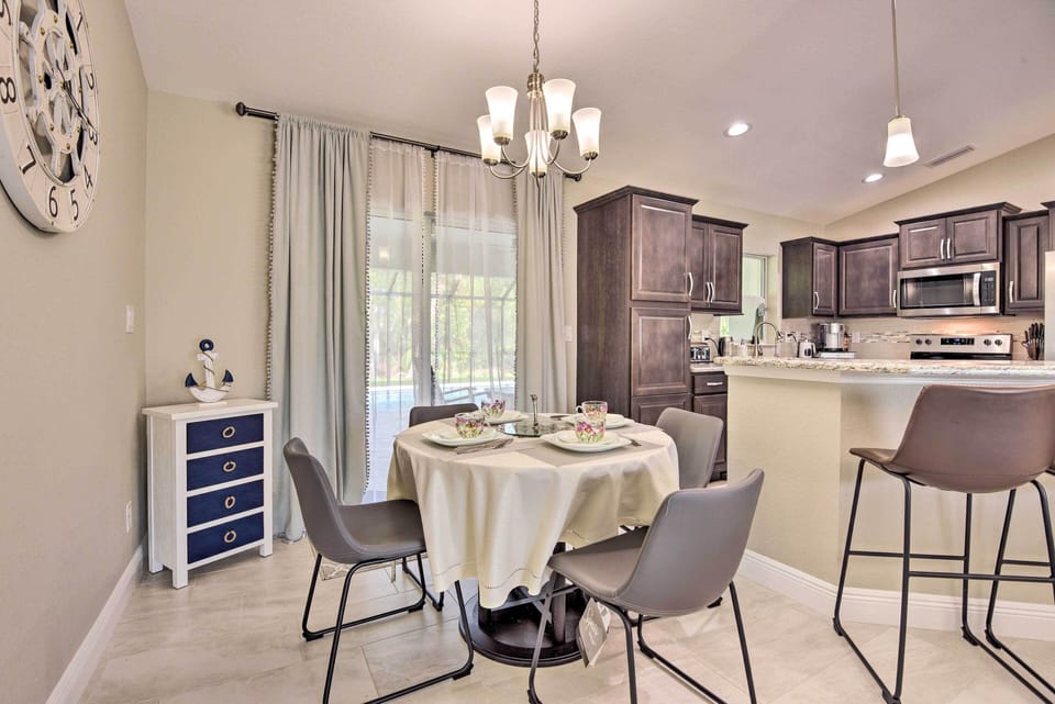 Dining Room | Dishware/Flatware Provided