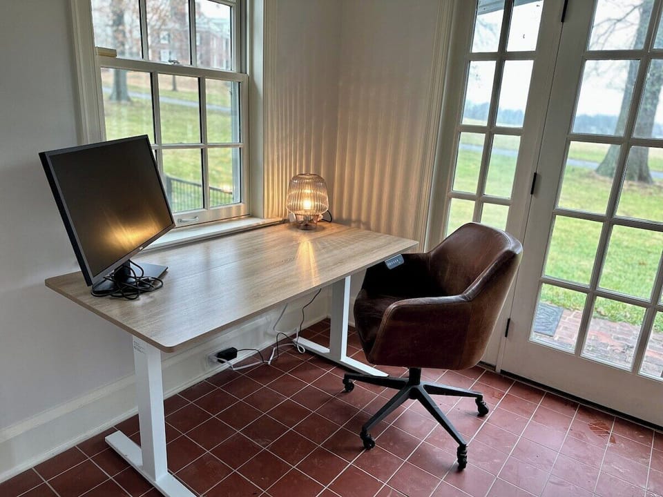 Workspace with a view! Complete with HD monitor, standing desk, and excellent Wi-Fi on redundant fiber optic 1 gbit internet service and generator backup. Come work from your AirBnB