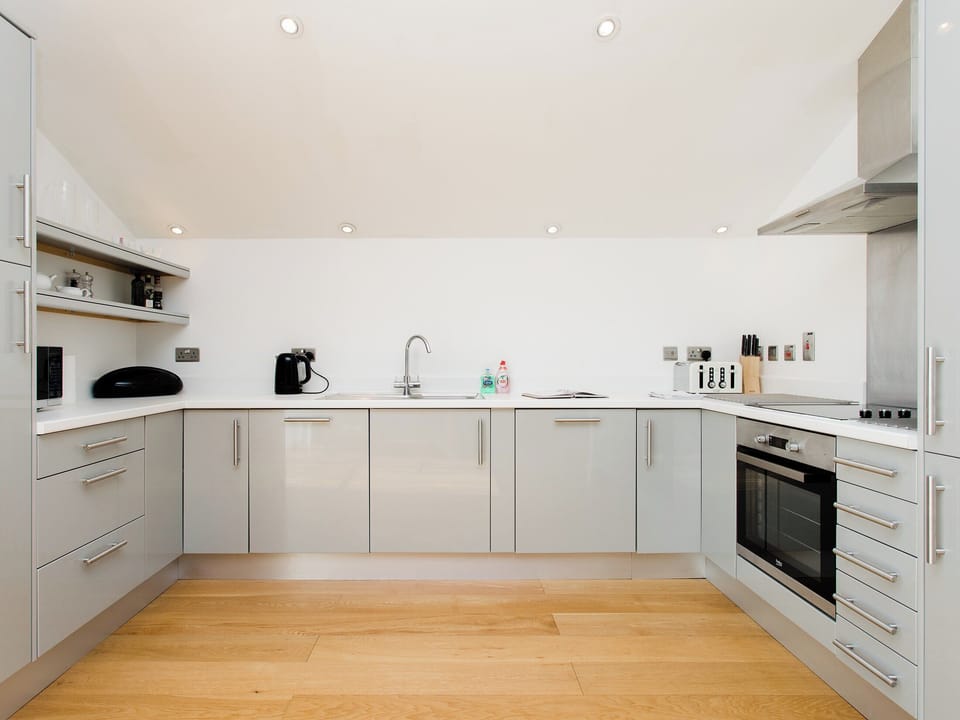 Kitchen | Solent Lawns, Cowes