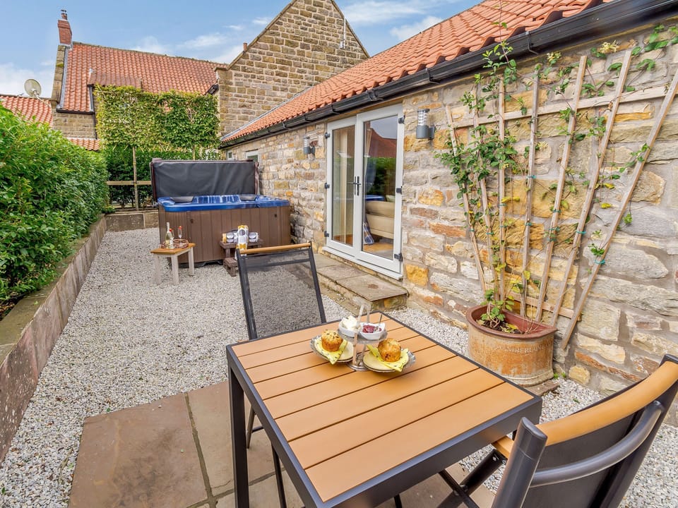 Garden | Bee&rsquo;s Cottage - Island Farm Cottages, Staintondale, near Whitby