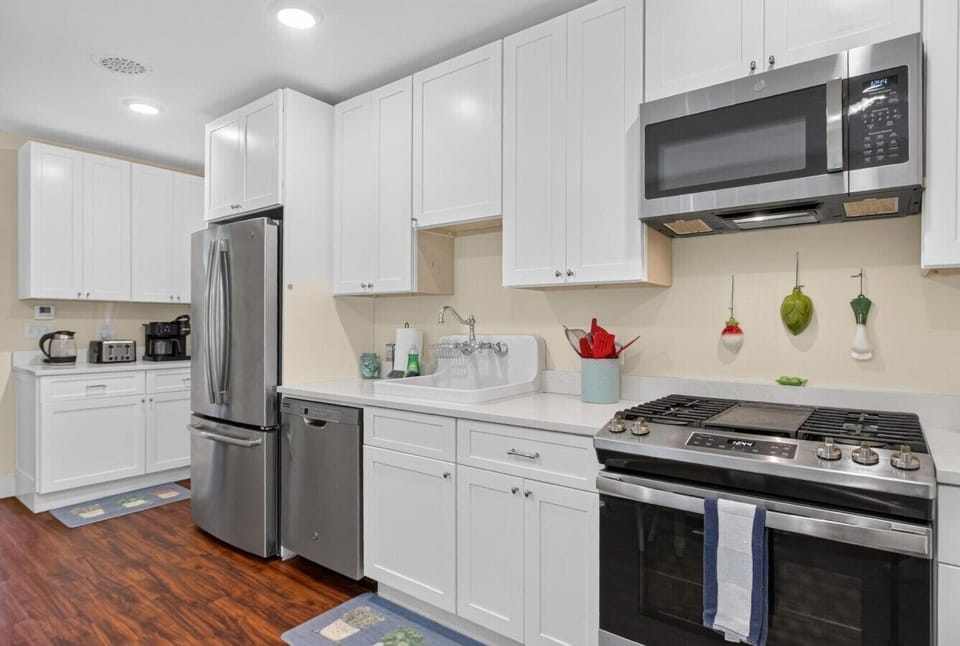 Fully supplied kitchen with comfortable seating for four