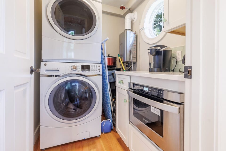 Full laundry room off kitchen