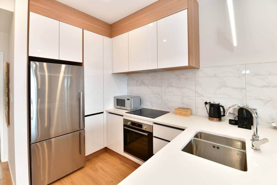 Kitchen - oven, microwave, dishwasher, coffee machine, condiments and more!