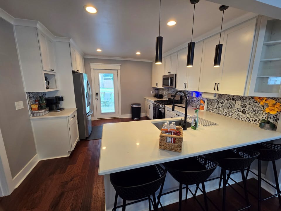 Full Kitchen with modern appliances
- Beecher House ATL