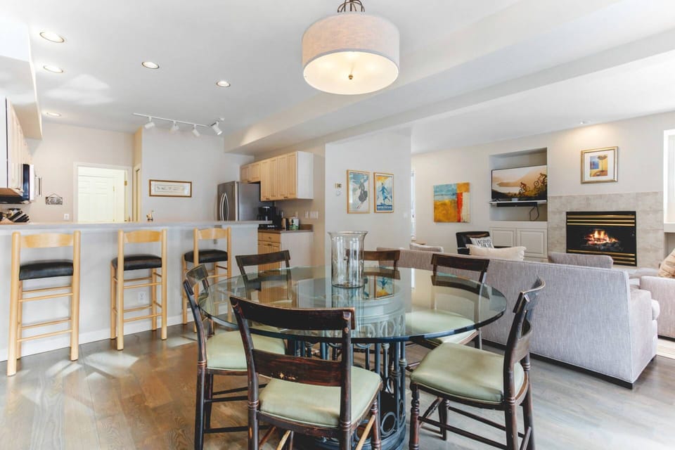 Large Open Floor Plan to spread out and enjoy this lovely home. (Fireplace is currently out of order)