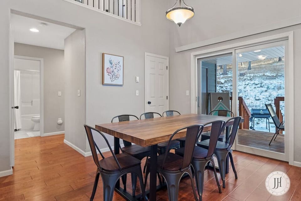 Step right in and you’ll find a welcoming kitchen and dining space, perfect for gathering with family or friends.