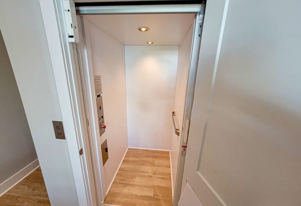 Elevator-06