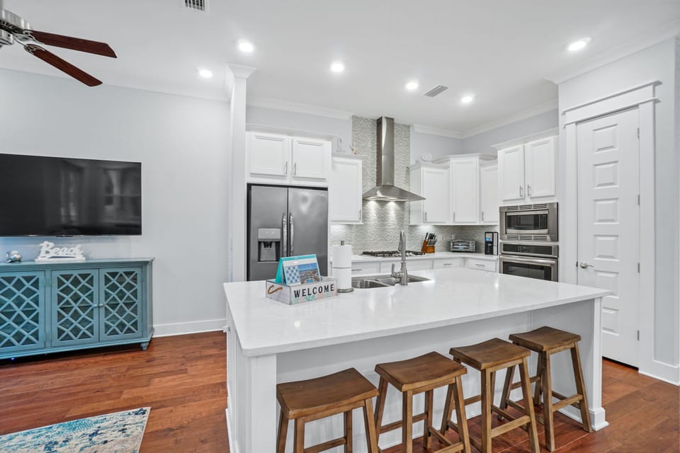 Kitchen with Breakfast Bar
