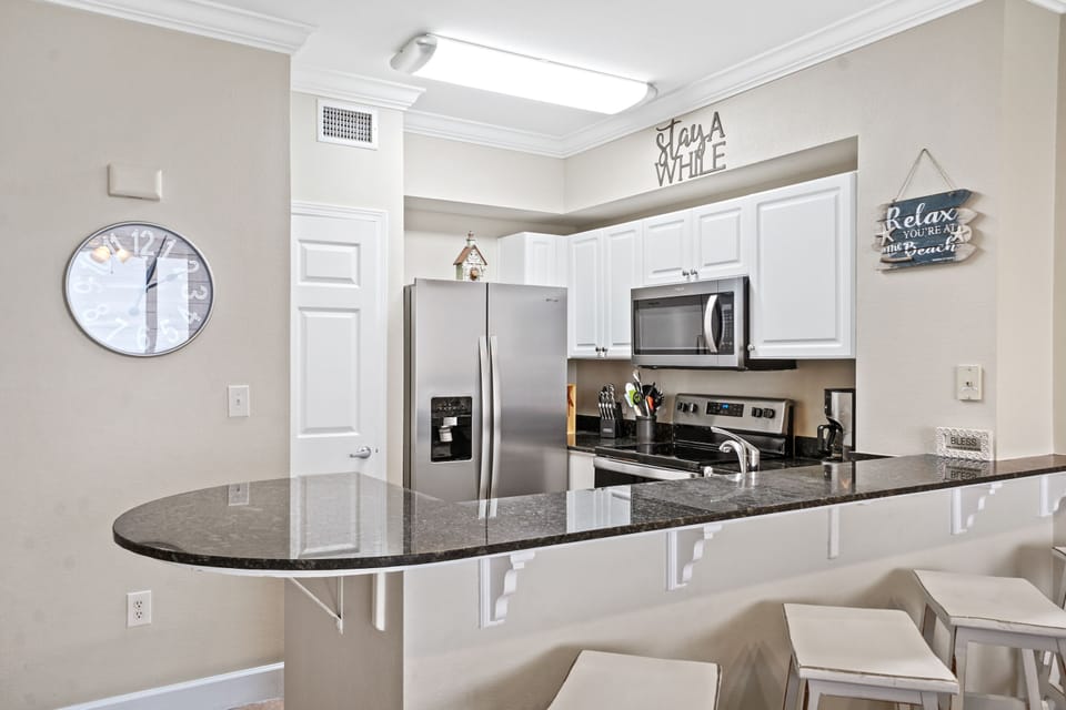 Kitchen with Breakfast Bar