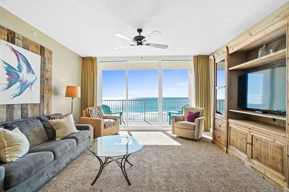 Living Area with Direct Beach and Gulf Views