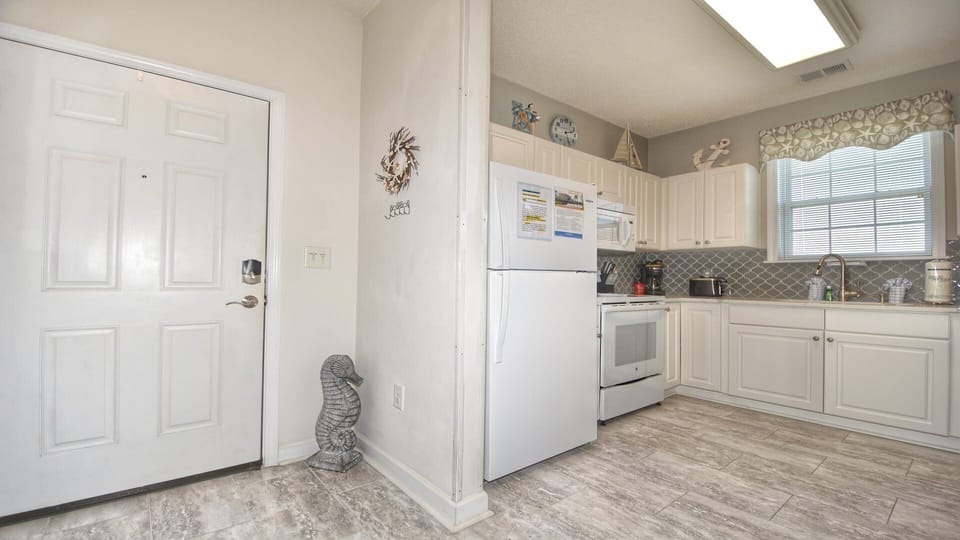 Entry/Kitchen