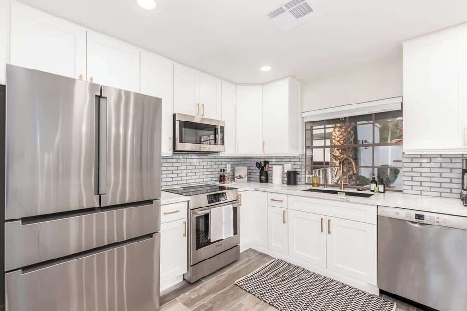 Luxurious updated kitchen with Bosch Appliances