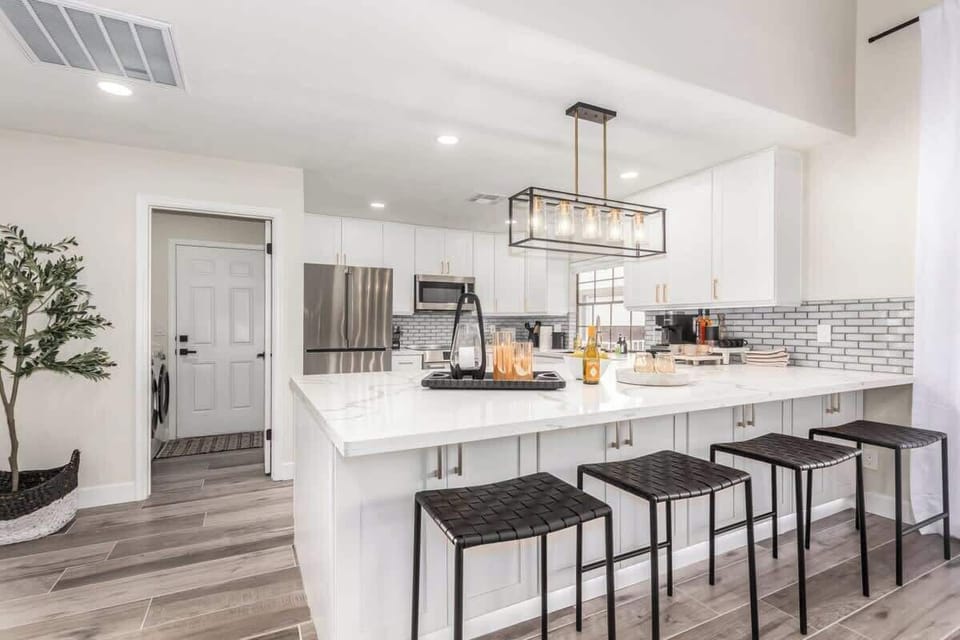 Kitchen Peninsula seating for 4 and coffee bar