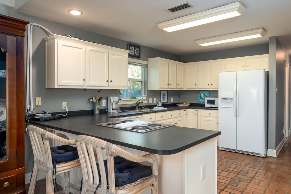 Cook and Entertain at the Island Spot