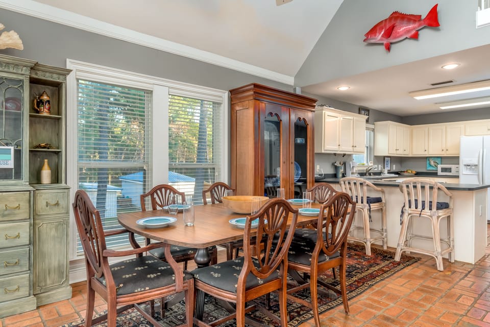 Dining at the Island Spot Dauphin Island Beach House for Rent