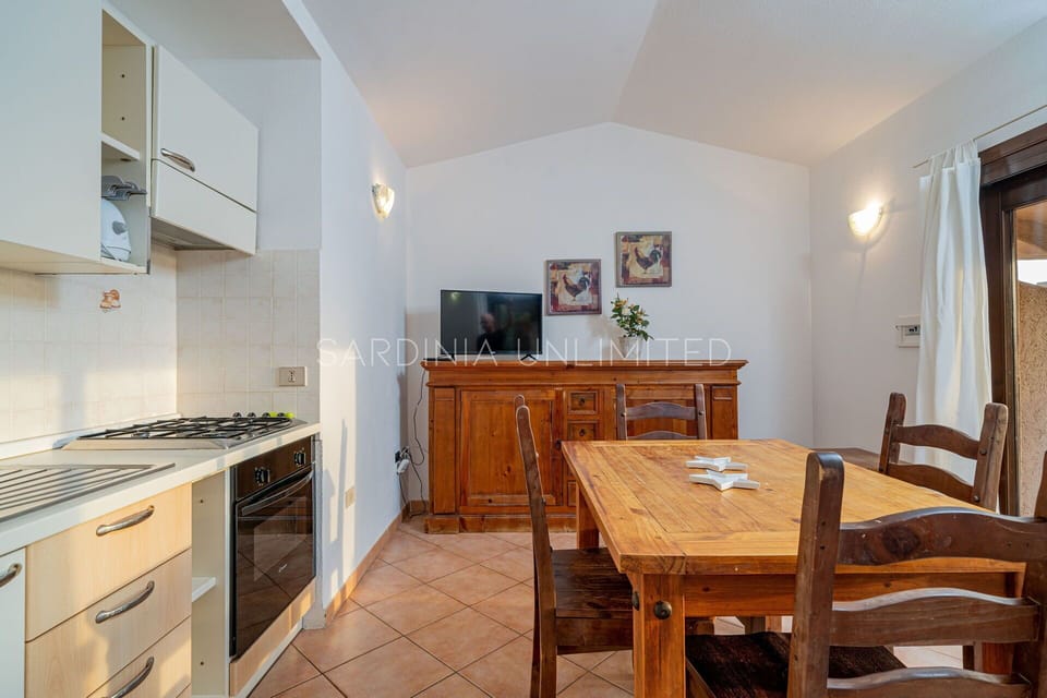 Dining Room, Kitchen