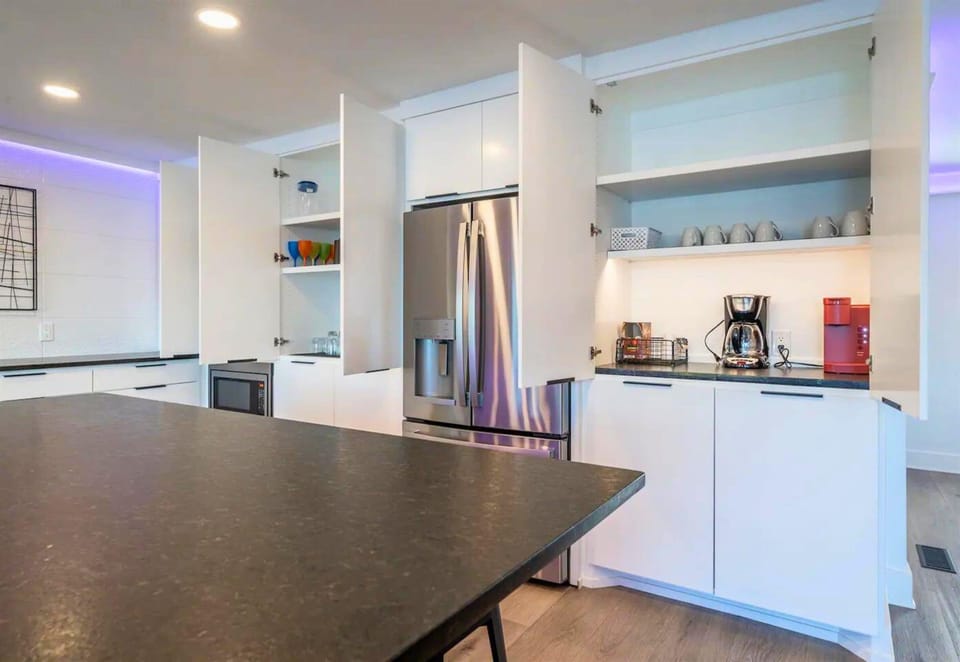 [Kitchen] Enjoy the Large Fridge and Extra Amenities the Kitchen has to Offer. 