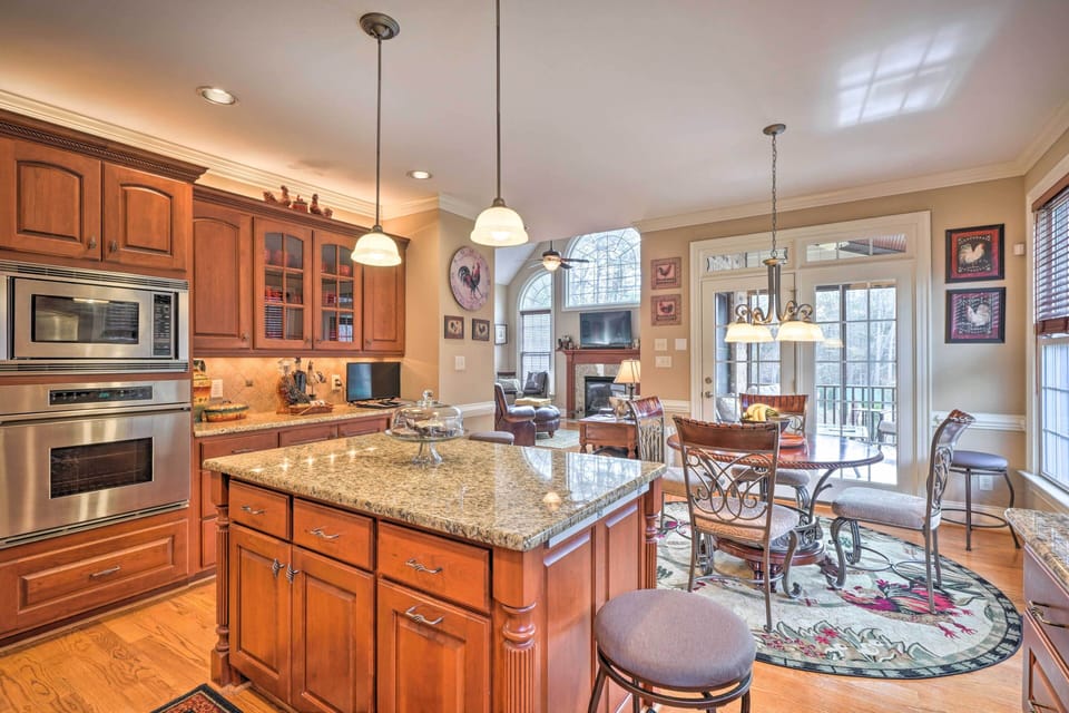 Kitchen | Cooking Basics | Coffee Maker | Paper Towels/Trash Bags Provided