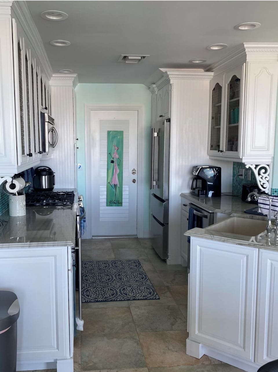 Kitchen, icemaker, dishwasher, garbage disposal, toaster, coffee maker