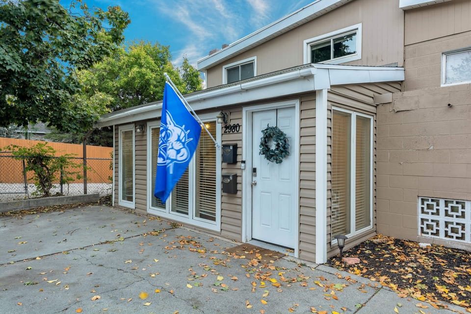 Cozy Canyon Rim Apt main Front door