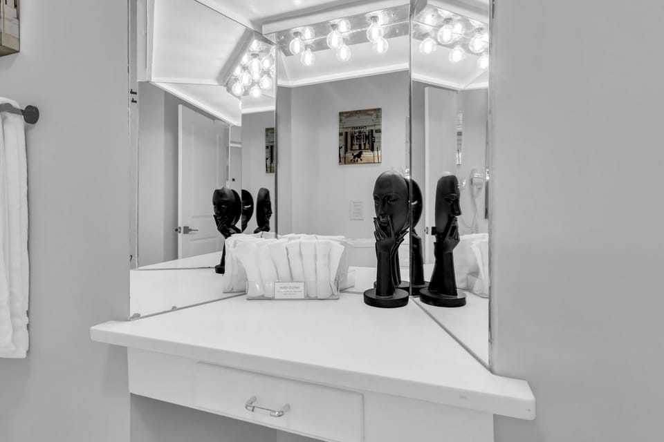 Hallway Bathroom (combination tub/shower, make-up vanity) - Main House