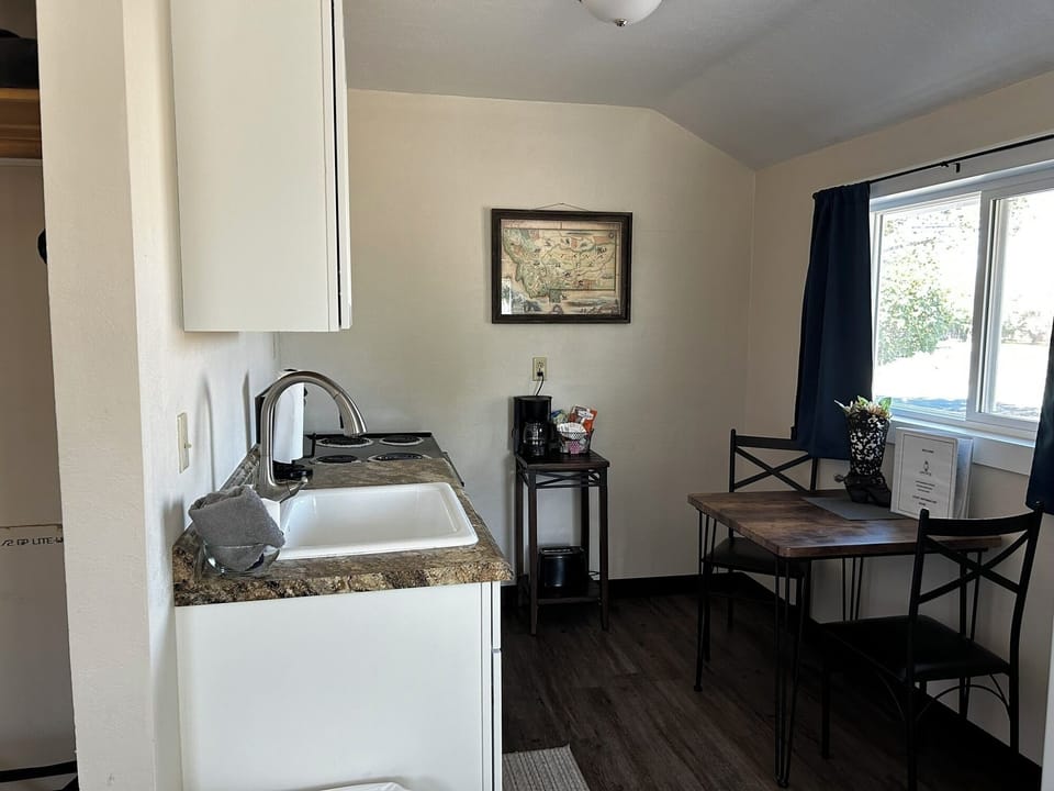 Full kitchen