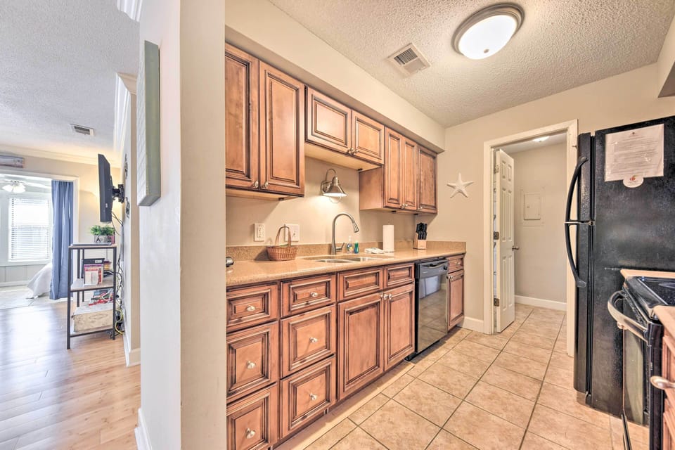 Kitchen | Equipped w/ Cooking Basics