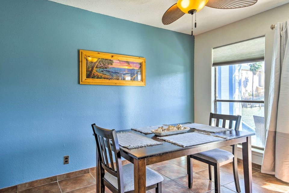 Dining Room | Dishware/Flatware Provided