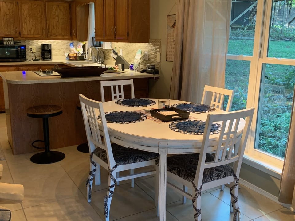 Table leaf has been found and added now a 6 person table