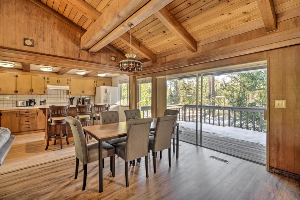 Dining Room | Dishware Provided