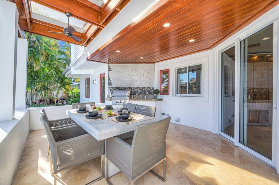 Outdoor dining