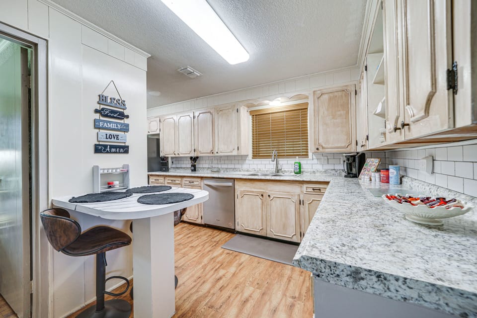 Kitchen | Dishwasher | Keurig Coffee Maker | Toaster | Washer & Dryer