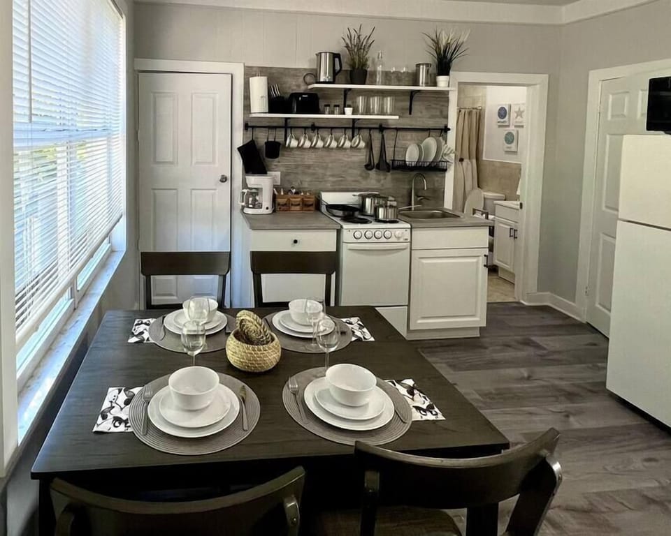 3545 SW #3 · Modern Apartment near Brickell & Coral Gables 3 (181)