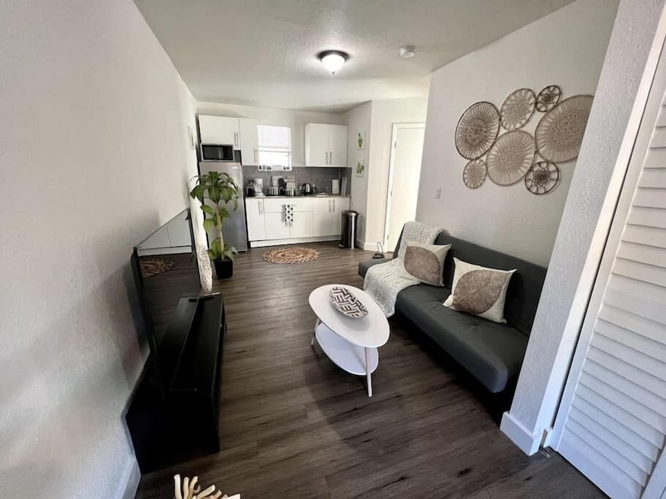 1068 NW #1 · Modern Apartment near Brickell 1Br (48)