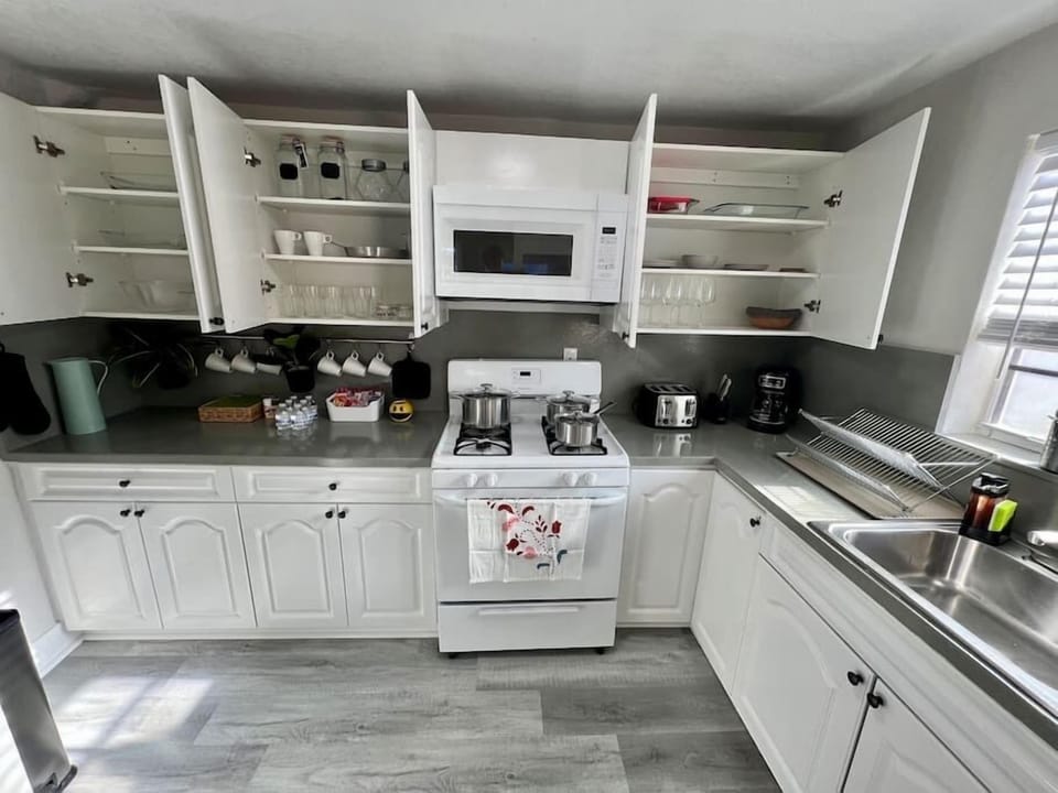 Full Kitchen