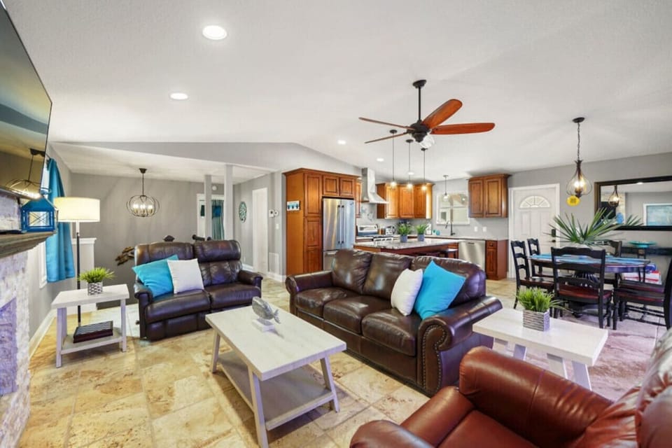 Living room with pull out sofa