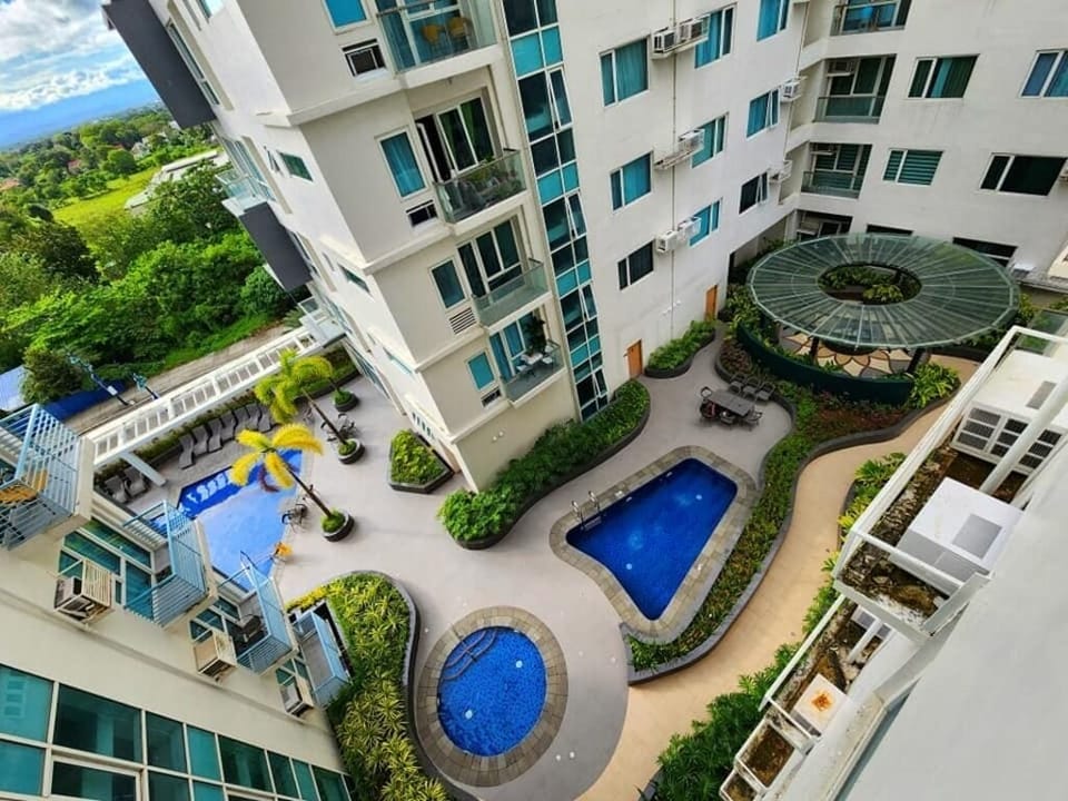 Kid's Pool/ Adult Pool
