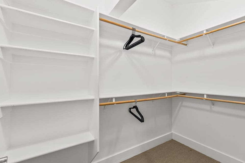 Master Bedroom Walk In Closet