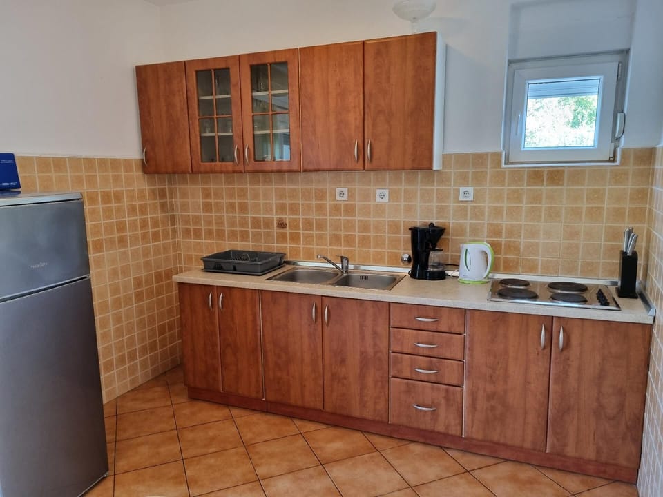 Kitchen area. kitchen
