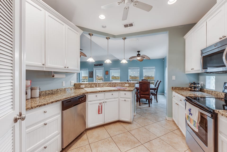 Snack or Feast? - Whatever you need to prepare for your family, you’ll find plenty of space and all the cookware and dishes you need to get the job done. Cooking in this kitchen is a pleasure.