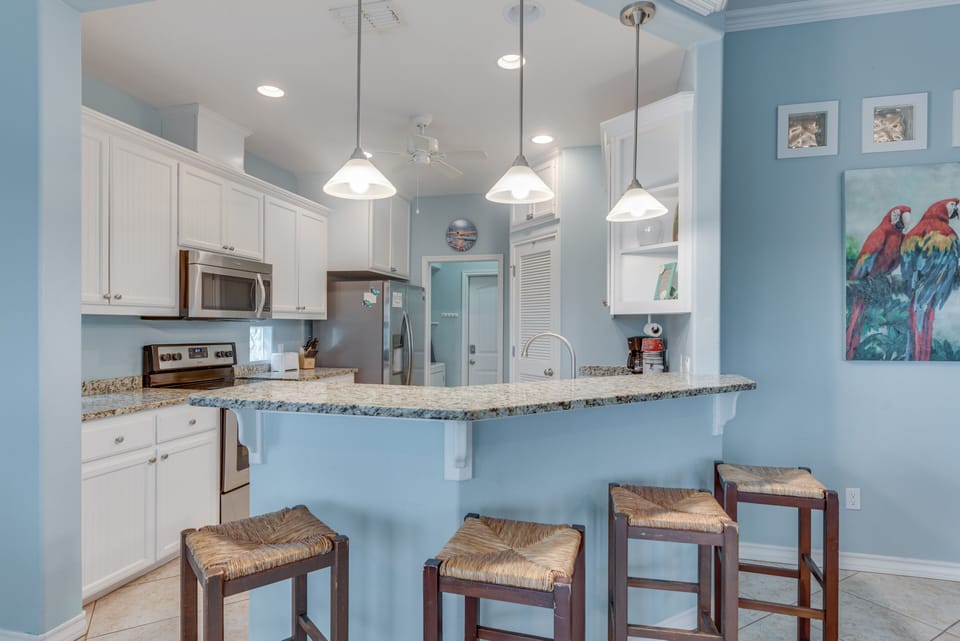 Full Kitchen - Whether you want to cook a seven-course gourmet meal or simply brew a cup of coffee and heat up leftovers, the kitchen is fully equipped and up to the task.