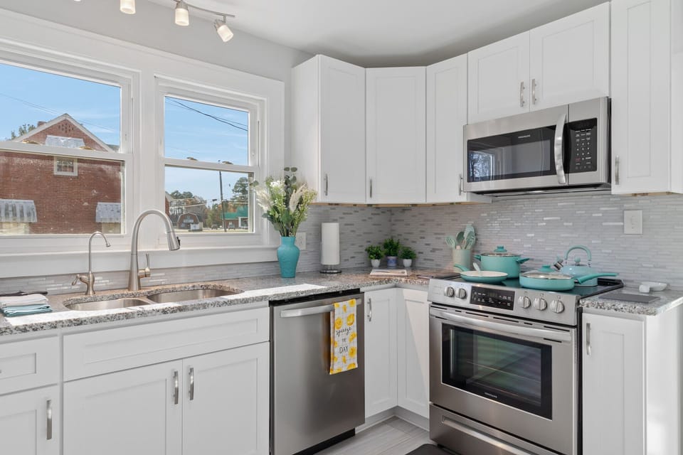 Beautiful modern kitchen - fully stocked for all your cooking needs