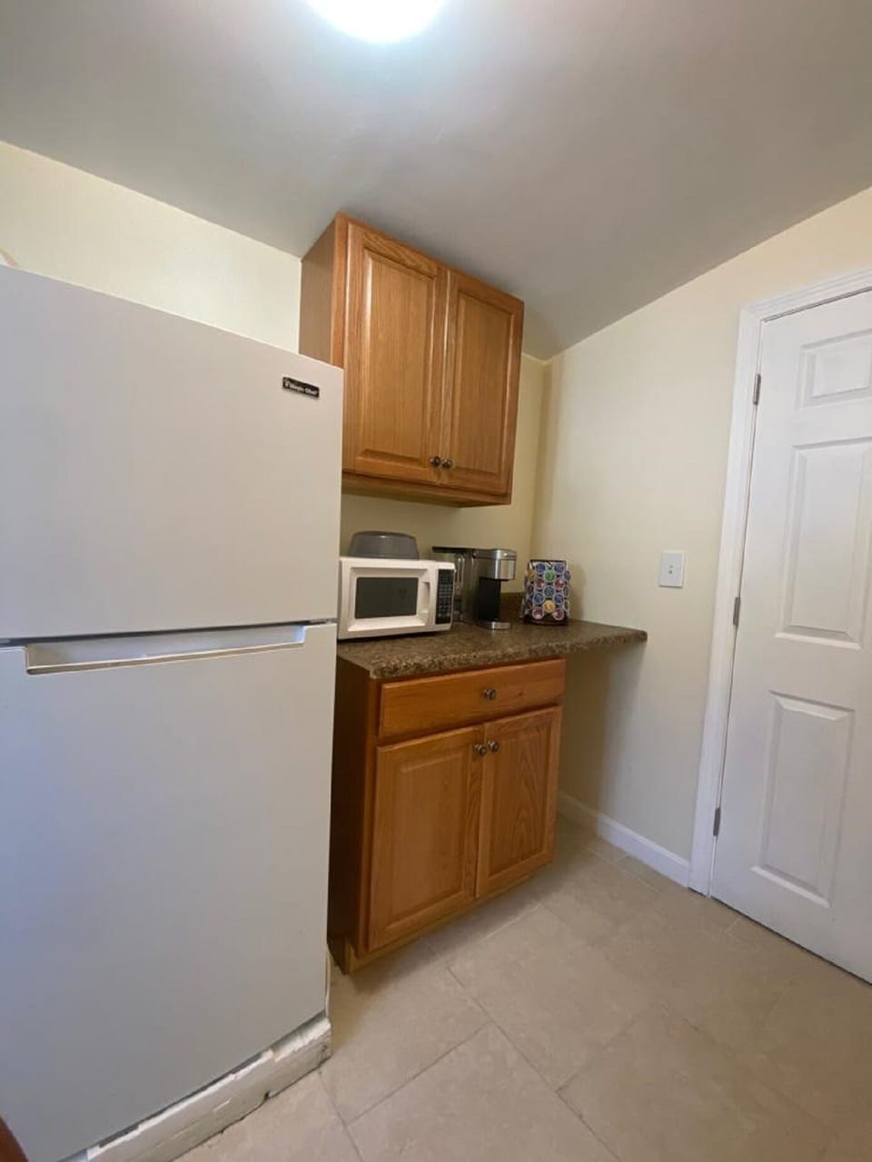 Kitchenette. 