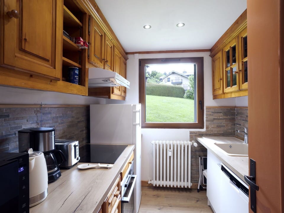 Cabinetry, Property, Countertop, Furniture, Kitchen, Kitchen Stove, Wood, Kitchen Appliance, Interior Design, Gas Stove