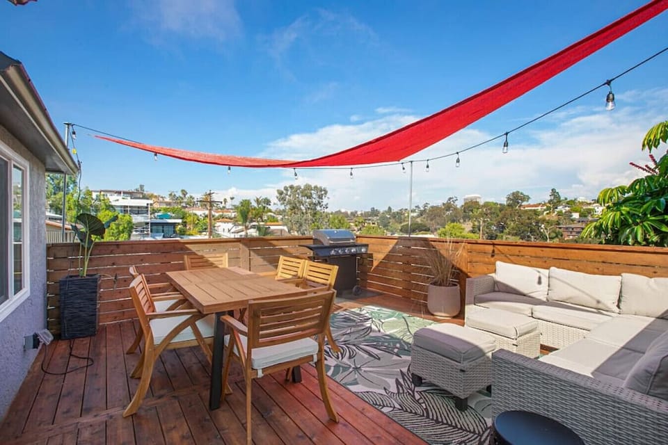 Private Back Patio with Views and Grill