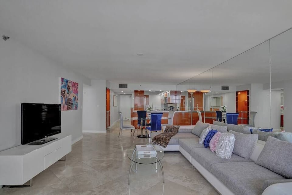 Dining area for 4, living room, Roku streaming tv, balcony access, fully equipped kitchen 