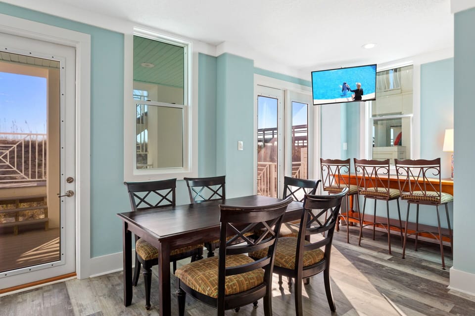 22-Aqua-Sound-Sitting-Area