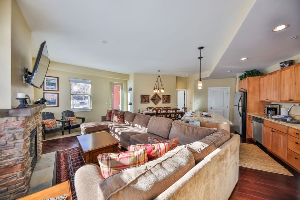 Large luxury corner Unit just steps from the lift!